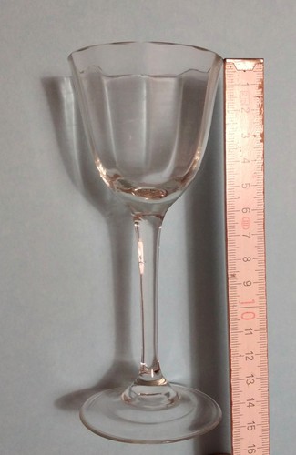 Sehr altes glas für sherry - sehr,